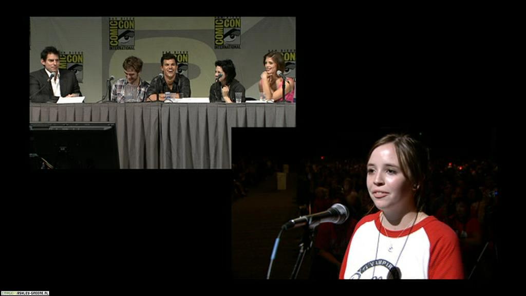 Ashley-Greene_dot_nl--NewMoon_Fandimonium00024.jpg