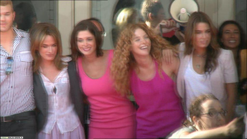 Ashley-Greene_dot_nl--NewMoon_Fandimonium00053.jpg Ashley-Greene_dot_nl--NewMoon_Fandimonium00053.jpg