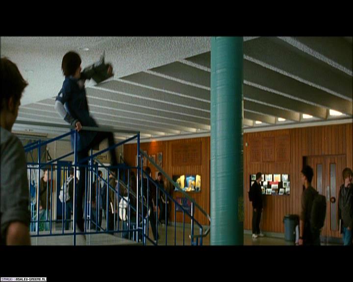 Ashley-Greene_dot_nl-NewMoonScreencaptures-0002.jpg