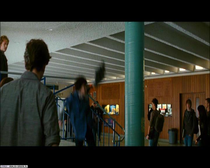Ashley-Greene_dot_nl-NewMoonScreencaptures-0004.jpg