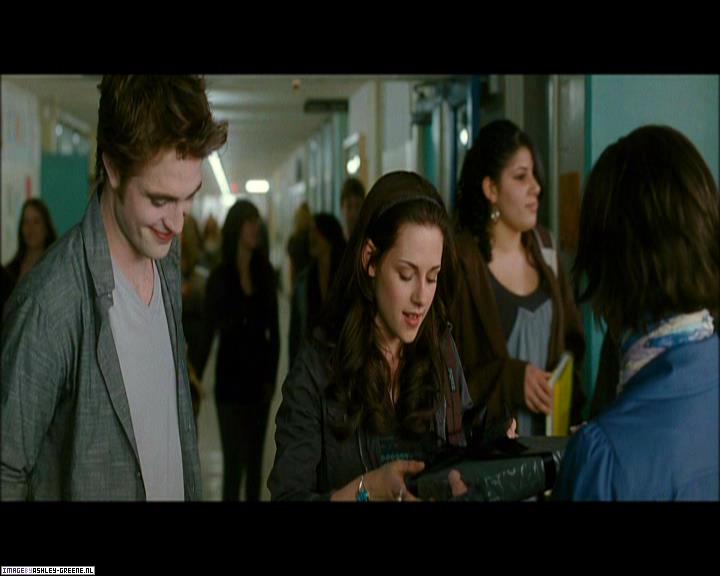 Ashley-Greene_dot_nl-NewMoonScreencaptures-0014.jpg