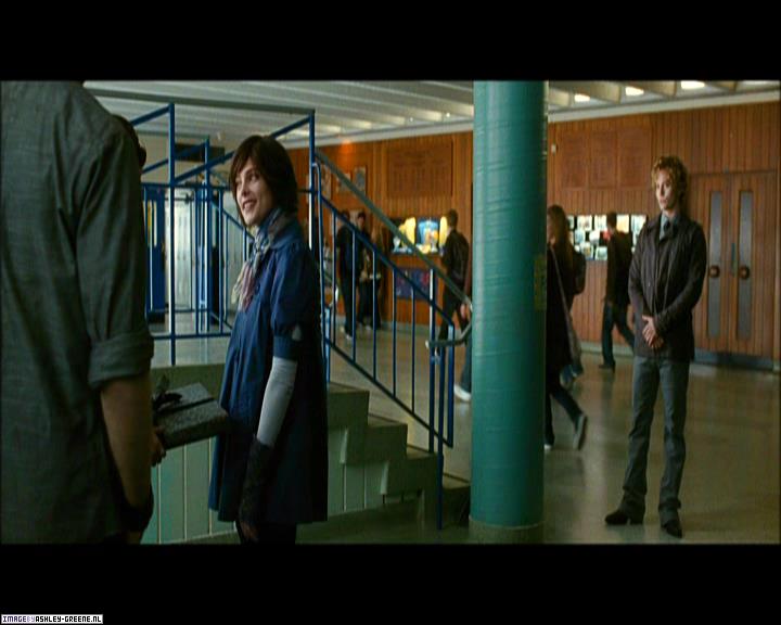 Ashley-Greene_dot_nl-NewMoonScreencaptures-0018.jpg