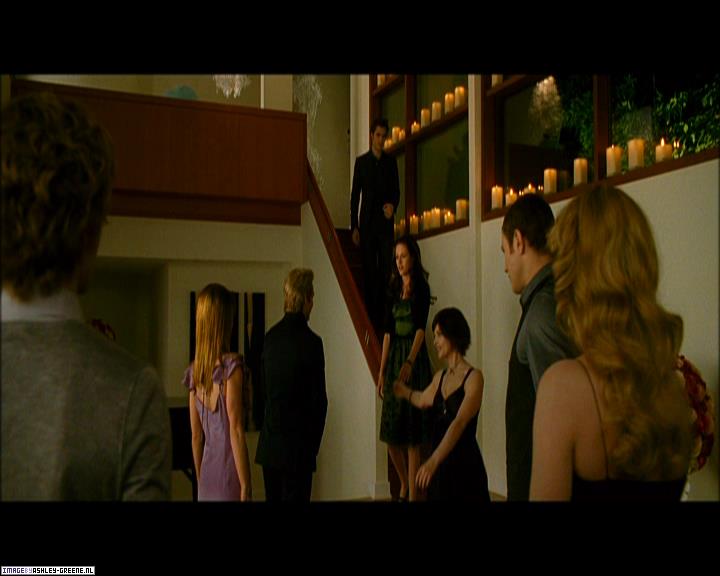 Ashley-Greene_dot_nl-NewMoonScreencaptures-0065.jpg