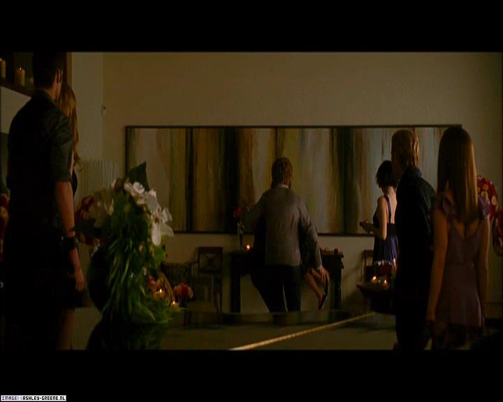Ashley-Greene_dot_nl-NewMoonScreencaptures-0108.jpg