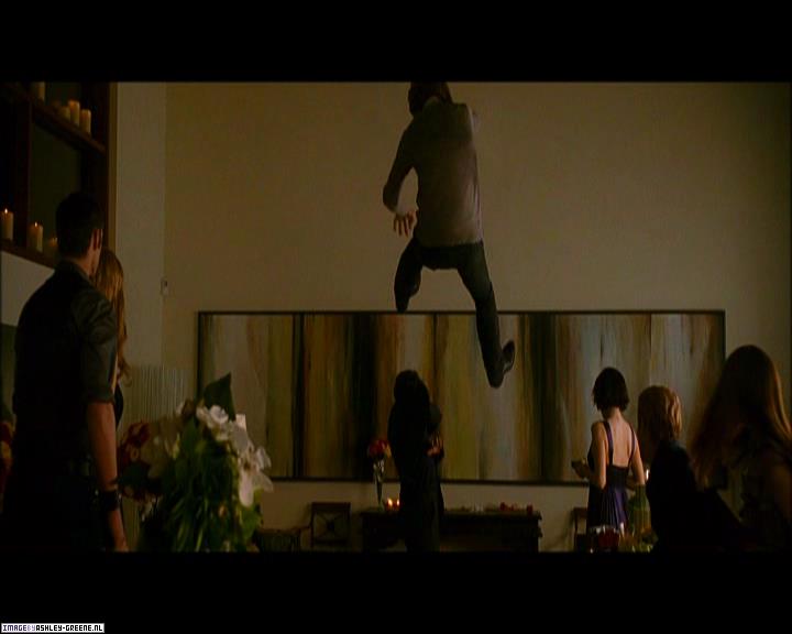 Ashley-Greene_dot_nl-NewMoonScreencaptures-0110.jpg