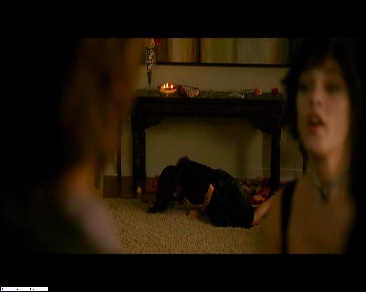 Ashley-Greene_dot_nl-NewMoonScreencaptures-0116.jpg