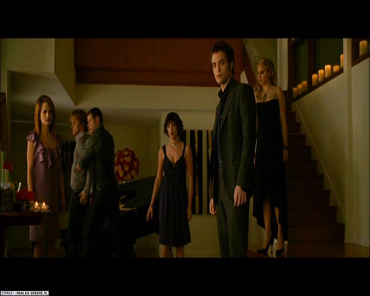 Ashley-Greene_dot_nl-NewMoonScreencaptures-0129.jpg