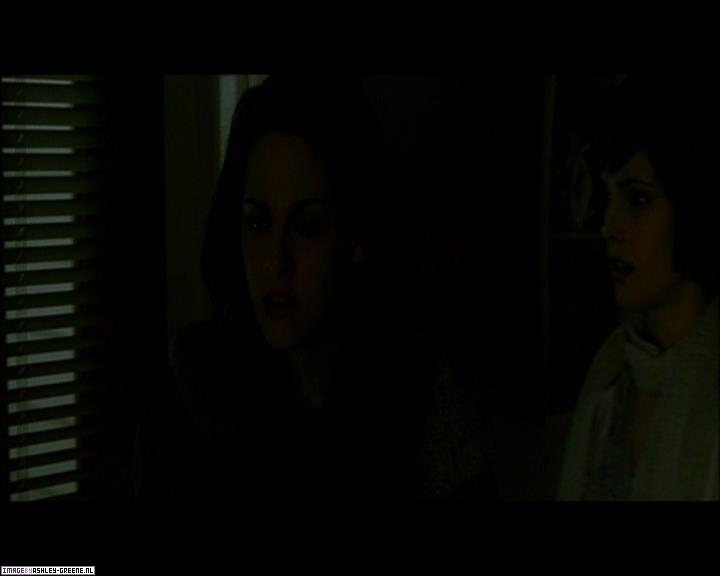 Ashley-Greene_dot_nl-NewMoonScreencaptures-0134.jpg