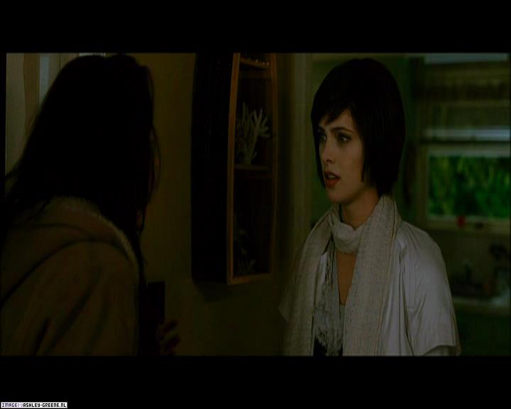 Ashley-Greene_dot_nl-NewMoonScreencaptures-0138.jpg