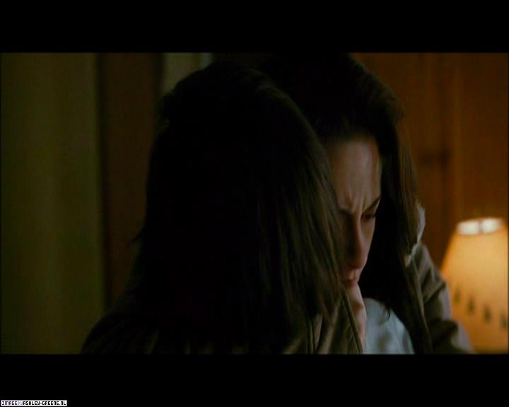 Ashley-Greene_dot_nl-NewMoonScreencaptures-0142.jpg