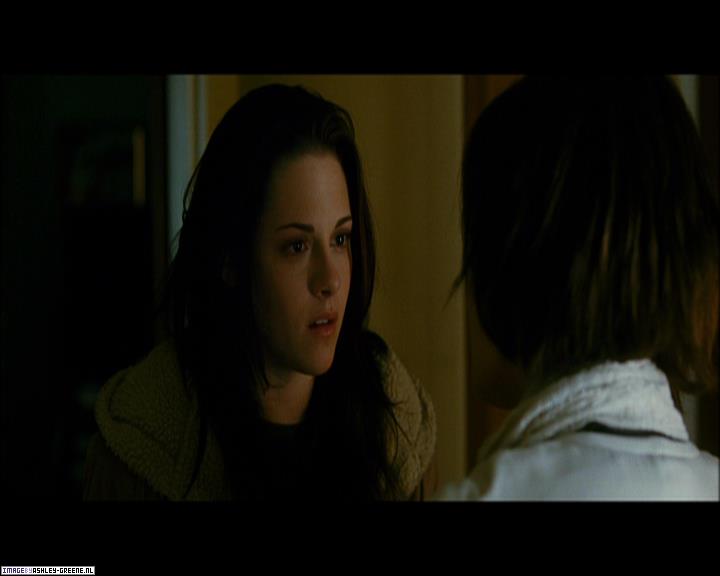 Ashley-Greene_dot_nl-NewMoonScreencaptures-0168.jpg