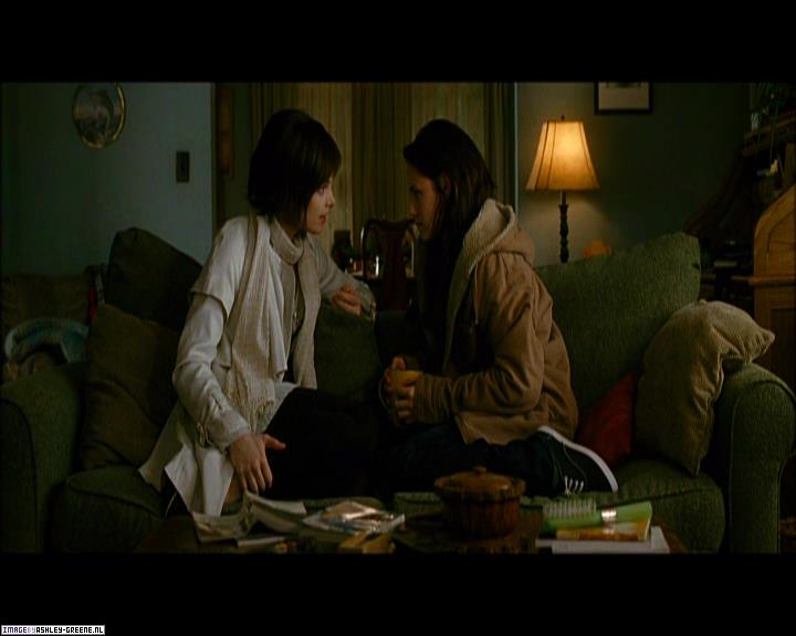 Ashley-Greene_dot_nl-NewMoonScreencaptures-0182.jpg