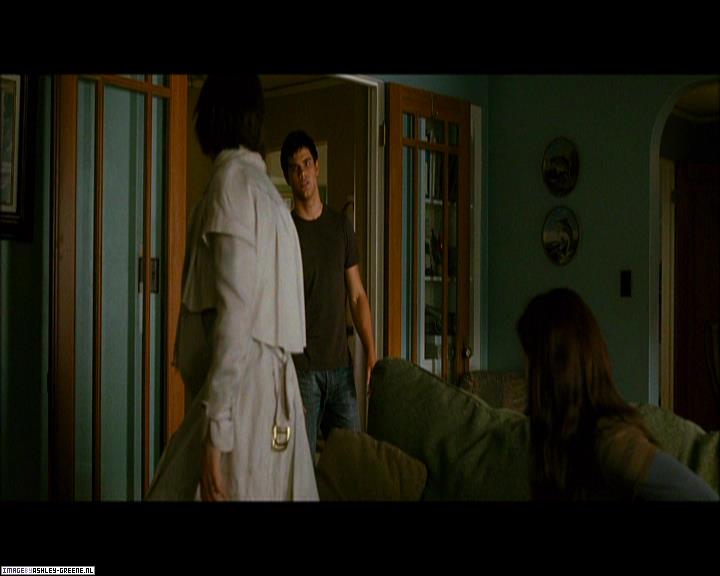 Ashley-Greene_dot_nl-NewMoonScreencaptures-0219.jpg