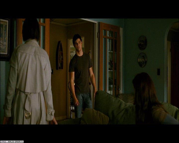 Ashley-Greene_dot_nl-NewMoonScreencaptures-0220.jpg