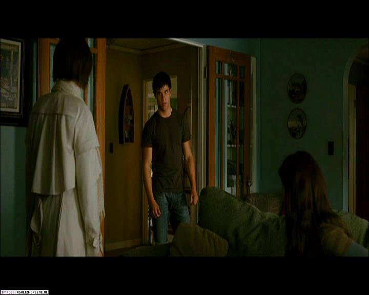 Ashley-Greene_dot_nl-NewMoonScreencaptures-0221.jpg