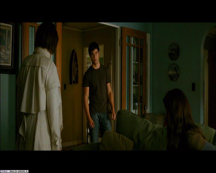 Ashley-Greene_dot_nl-NewMoonScreencaptures-0222.jpg