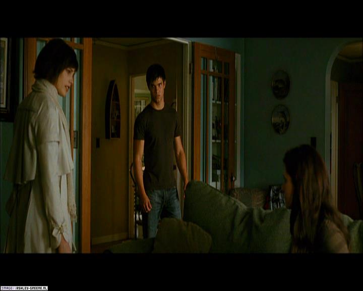 Ashley-Greene_dot_nl-NewMoonScreencaptures-0230.jpg