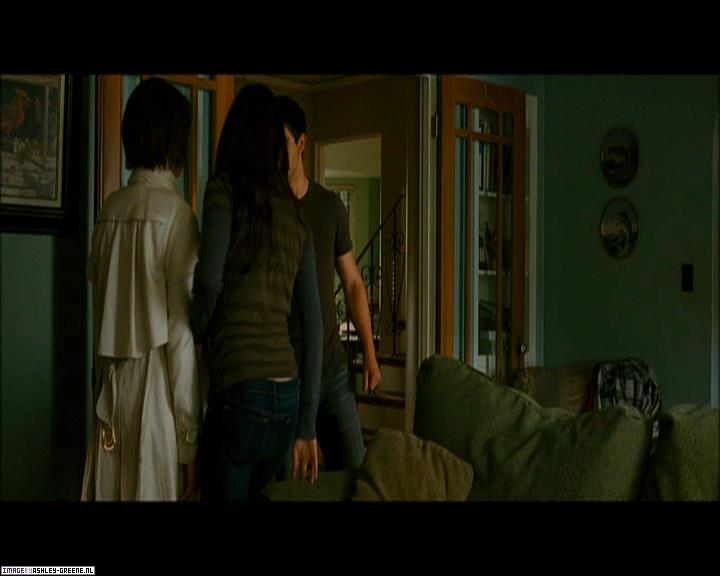 Ashley-Greene_dot_nl-NewMoonScreencaptures-0237.jpg