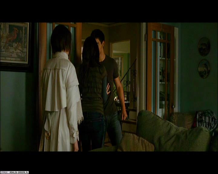 Ashley-Greene_dot_nl-NewMoonScreencaptures-0238.jpg