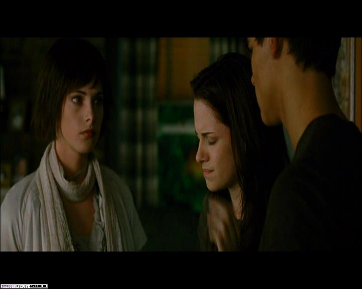 Ashley-Greene_dot_nl-NewMoonScreencaptures-0241.jpg