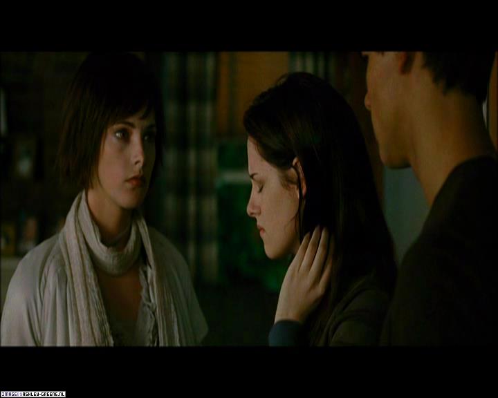 Ashley-Greene_dot_nl-NewMoonScreencaptures-0242.jpg