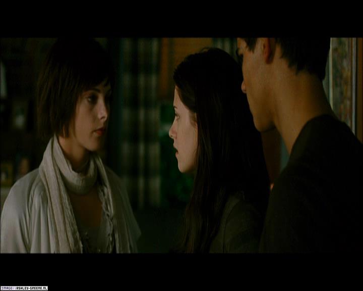 Ashley-Greene_dot_nl-NewMoonScreencaptures-0244.jpg