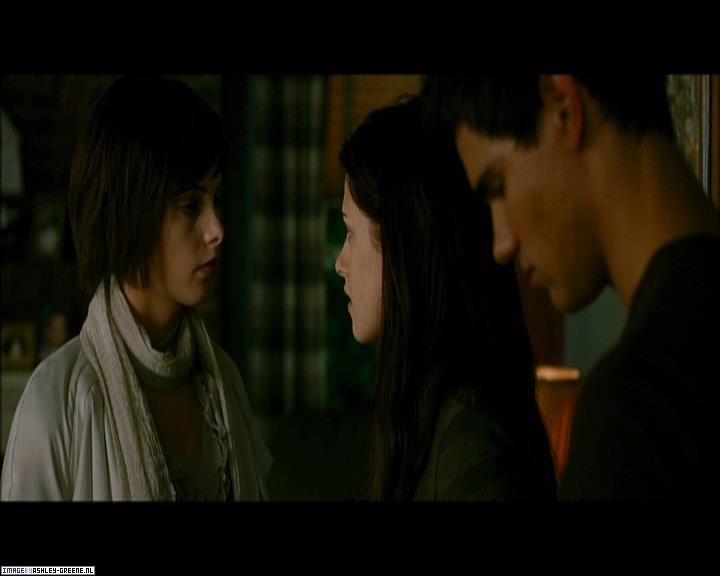 Ashley-Greene_dot_nl-NewMoonScreencaptures-0245.jpg