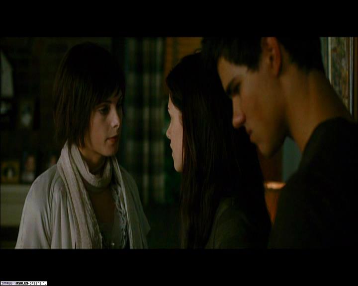 Ashley-Greene_dot_nl-NewMoonScreencaptures-0246.jpg