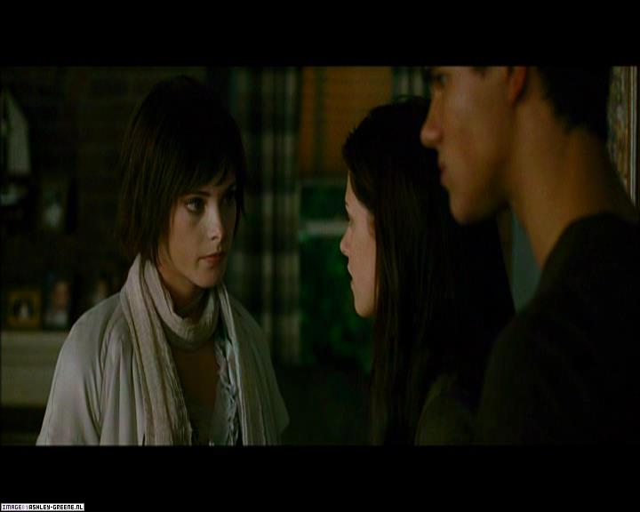 Ashley-Greene_dot_nl-NewMoonScreencaptures-0247.jpg