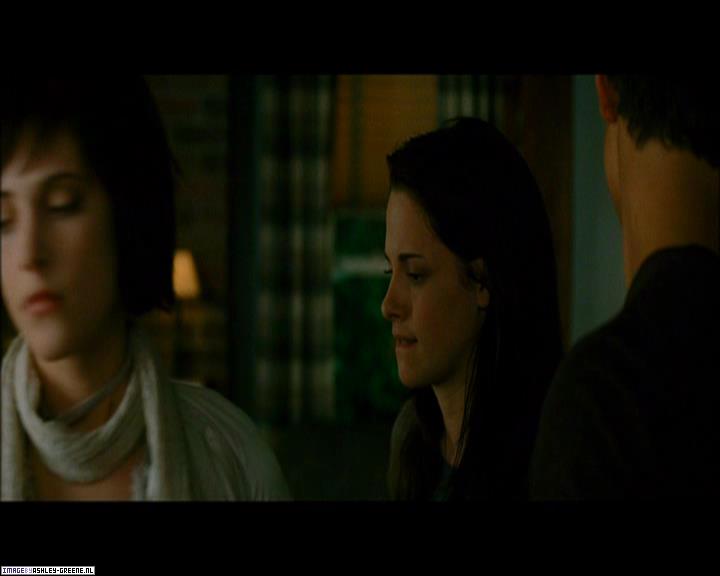 Ashley-Greene_dot_nl-NewMoonScreencaptures-0249.jpg