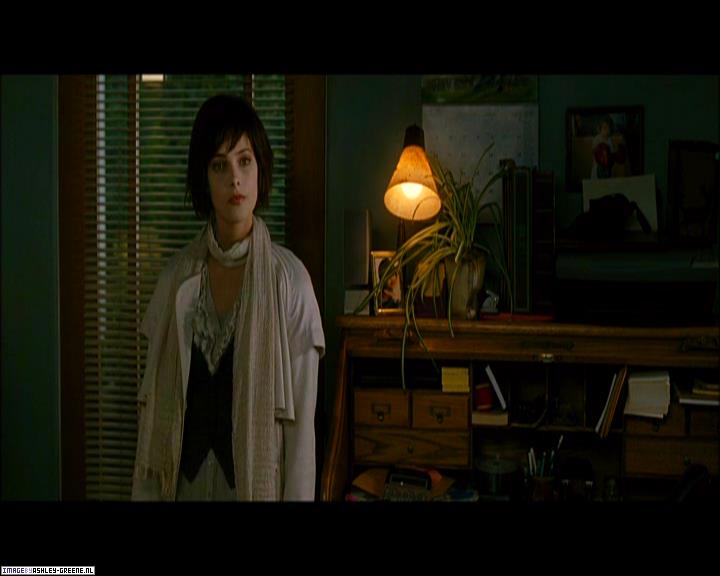 Ashley-Greene_dot_nl-NewMoonScreencaptures-0253.jpg
