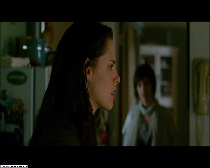 Ashley-Greene_dot_nl-NewMoonScreencaptures-0260.jpg