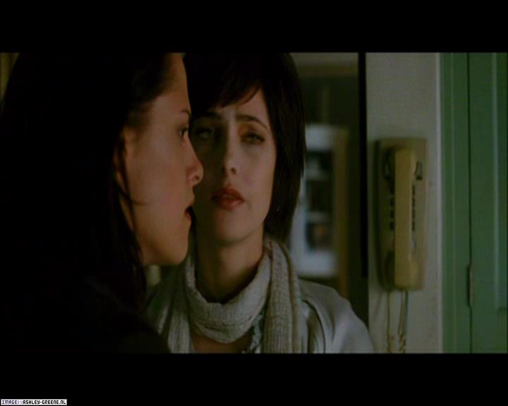 Ashley-Greene_dot_nl-NewMoonScreencaptures-0266.jpg