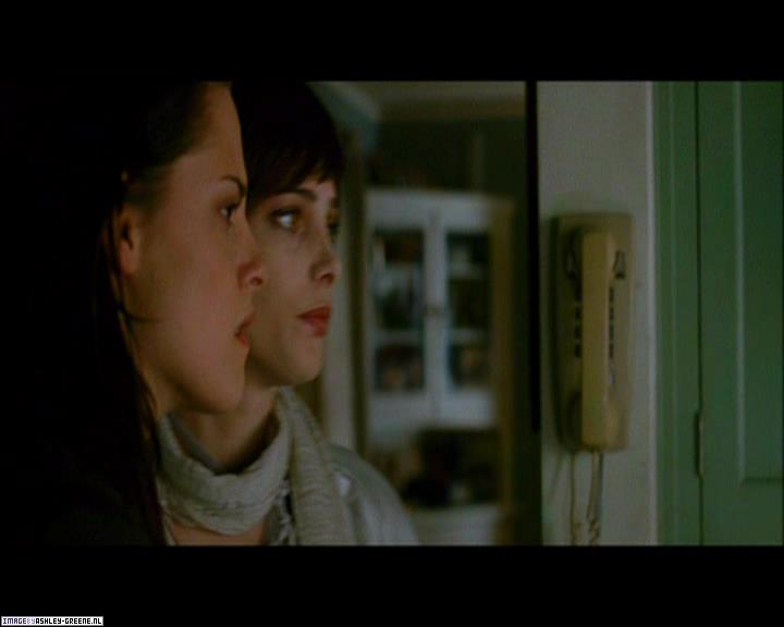 Ashley-Greene_dot_nl-NewMoonScreencaptures-0267.jpg