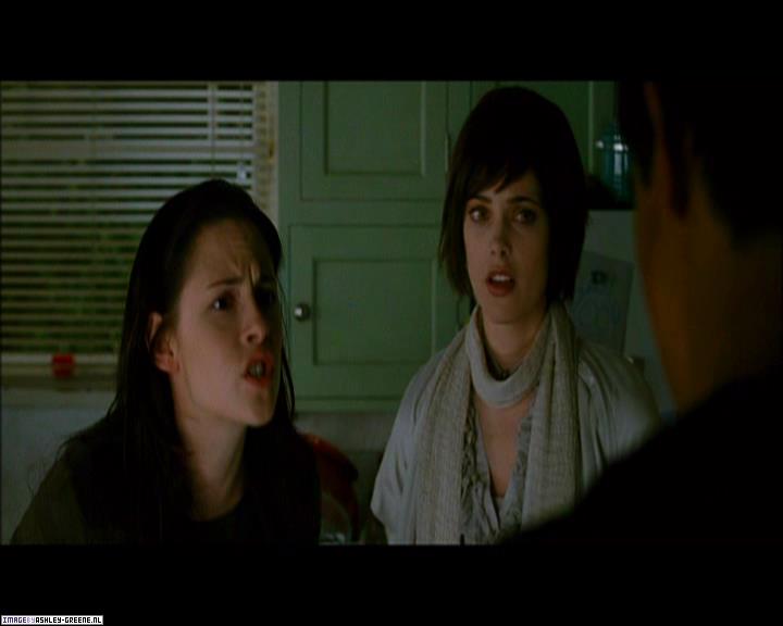 Ashley-Greene_dot_nl-NewMoonScreencaptures-0269.jpg