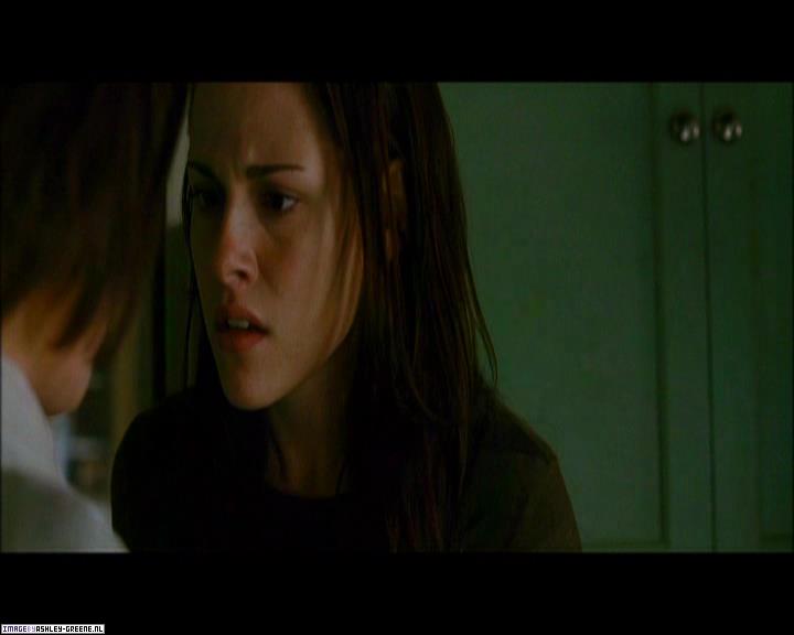Ashley-Greene_dot_nl-NewMoonScreencaptures-0279.jpg