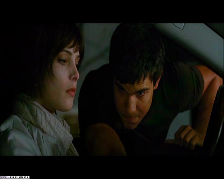 Ashley-Greene_dot_nl-NewMoonScreencaptures-0287.jpg