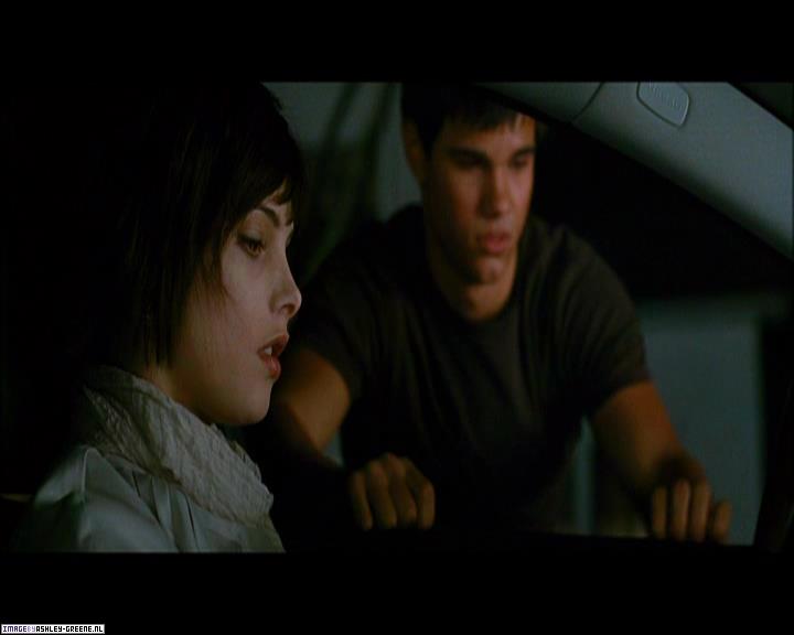 Ashley-Greene_dot_nl-NewMoonScreencaptures-0300.jpg
