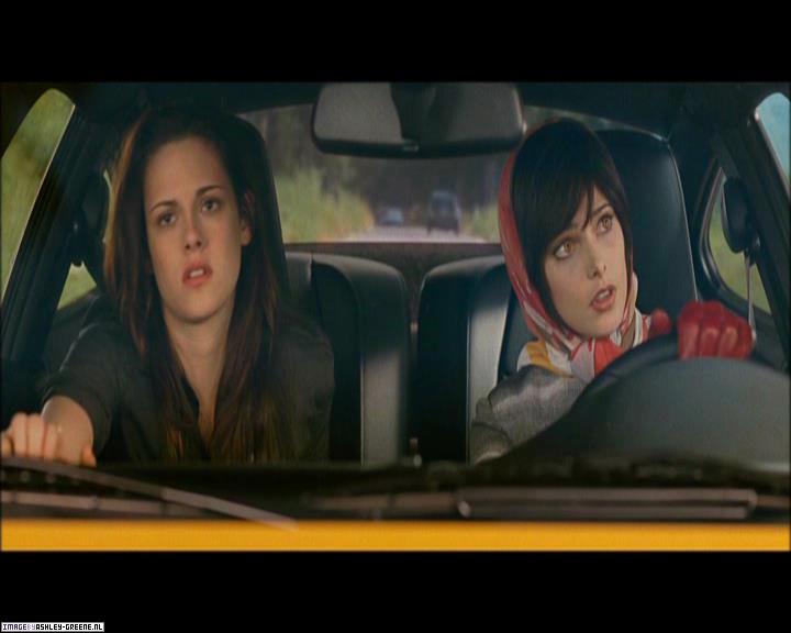 Ashley-Greene_dot_nl-NewMoonScreencaptures-0332.jpg