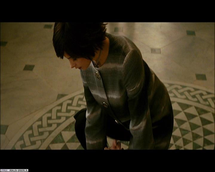 Ashley-Greene_dot_nl-NewMoonScreencaptures-0449.jpg