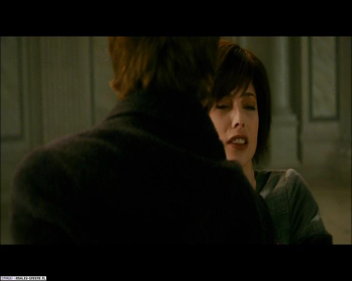 Ashley-Greene_dot_nl-NewMoonScreencaptures-0459.jpg