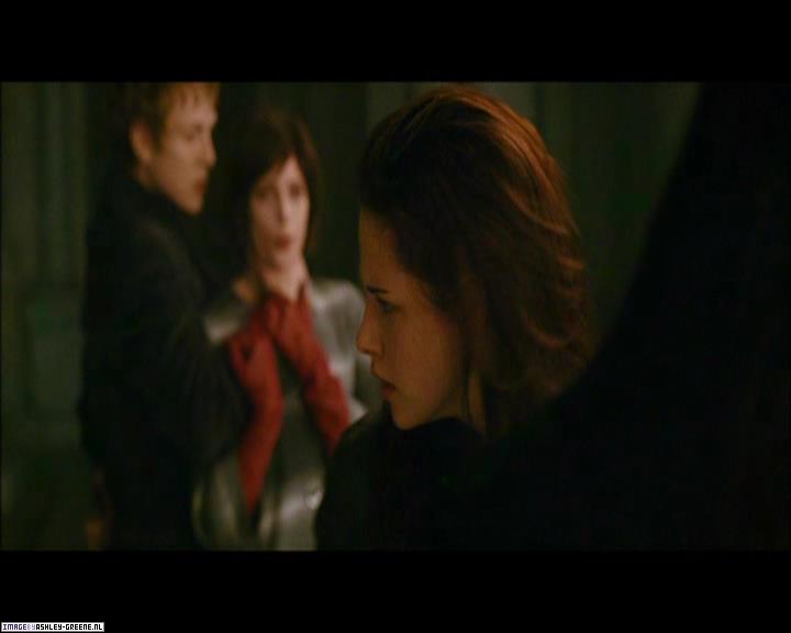 Ashley-Greene_dot_nl-NewMoonScreencaptures-0487.jpg