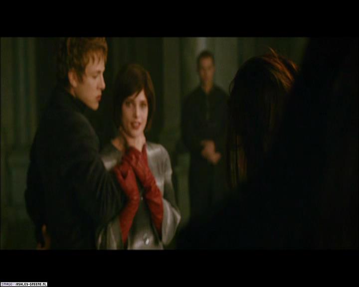 Ashley-Greene_dot_nl-NewMoonScreencaptures-0488.jpg