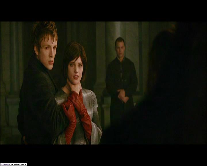 Ashley-Greene_dot_nl-NewMoonScreencaptures-0489.jpg