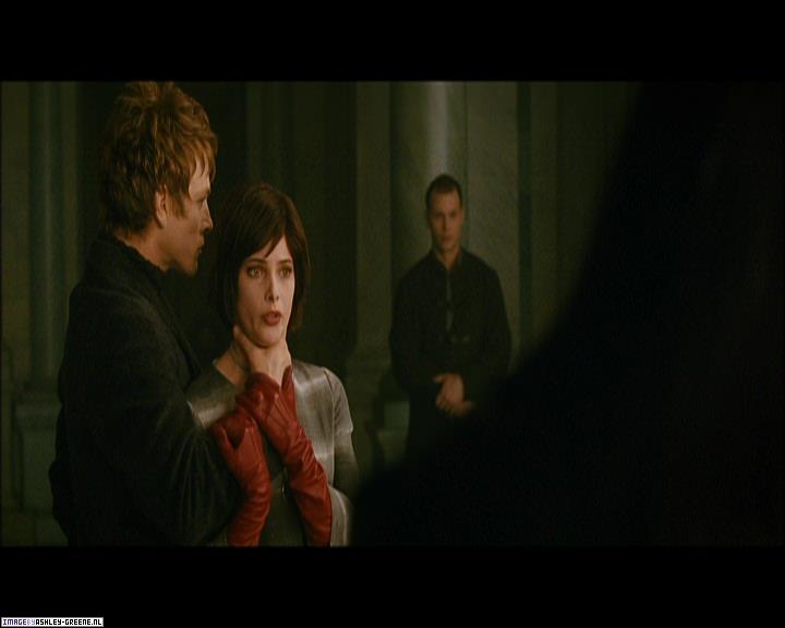 Ashley-Greene_dot_nl-NewMoonScreencaptures-0495.jpg