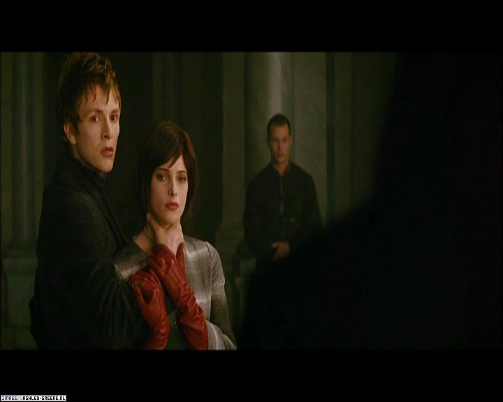 Ashley-Greene_dot_nl-NewMoonScreencaptures-0496.jpg