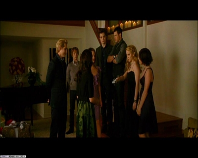 Ashley-Greene_dot_nl-NewMoonScreencaptures-0081.jpg