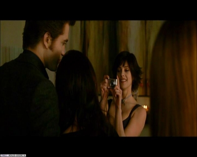 Ashley-Greene_dot_nl-NewMoonScreencaptures-0090.jpg