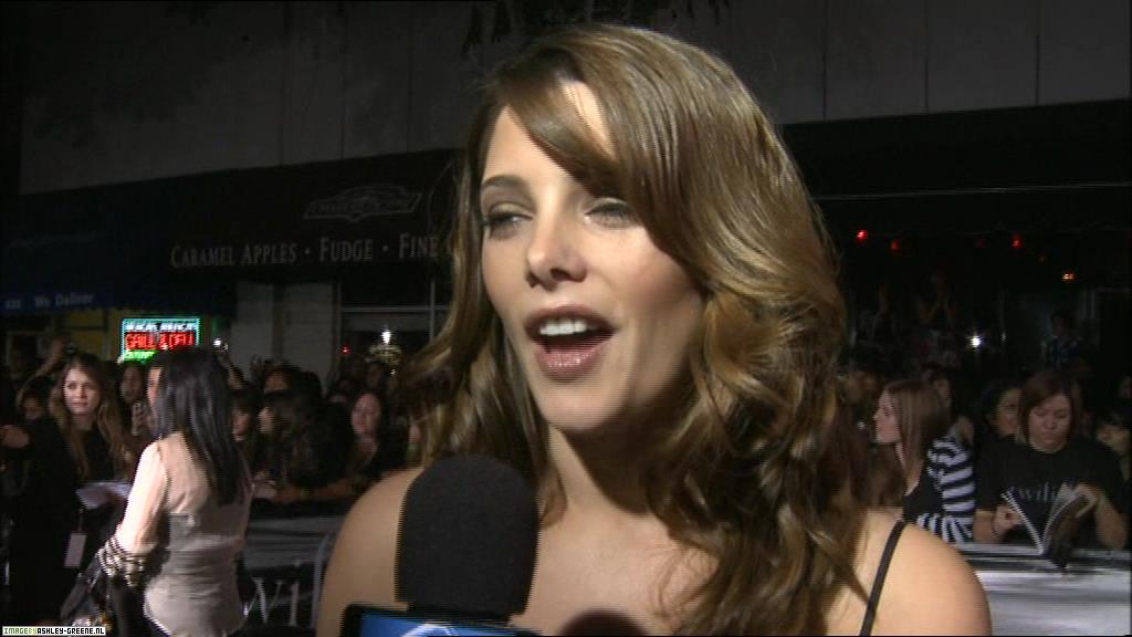Ashley-Greene_dot_nl--NewMoon_TheJourneyContinues00008.jpg