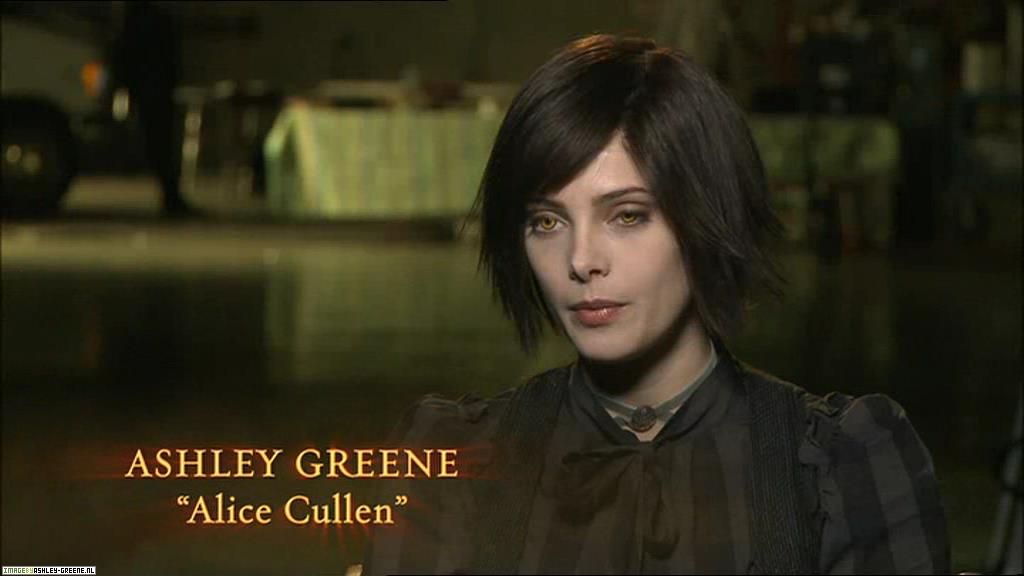 Ashley-Greene_dot_nl--NewMoon_TheJourneyContinues00009.jpg